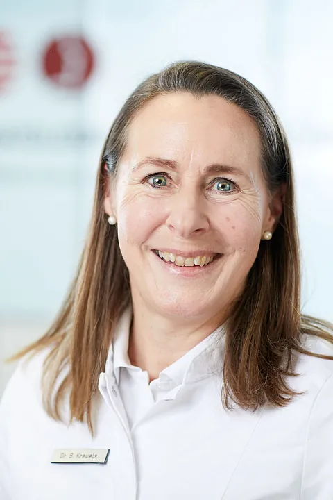 Frau Dr. Kreuels 